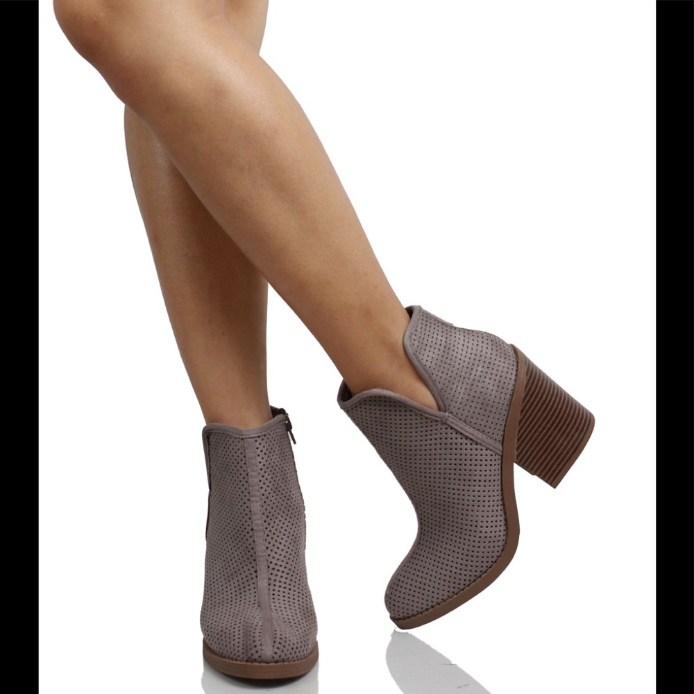 Grey perforated v cut out side Stacked heel boot - Picture 4 of 6